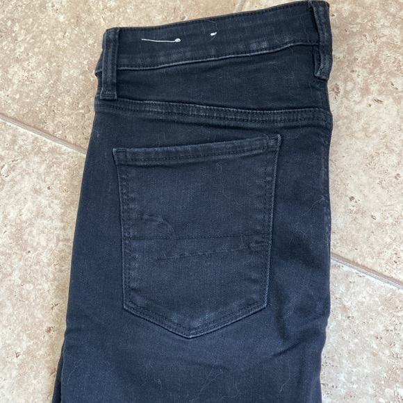 American Eagle Ripped Knee Skinny Jean - Picture 4 of 5